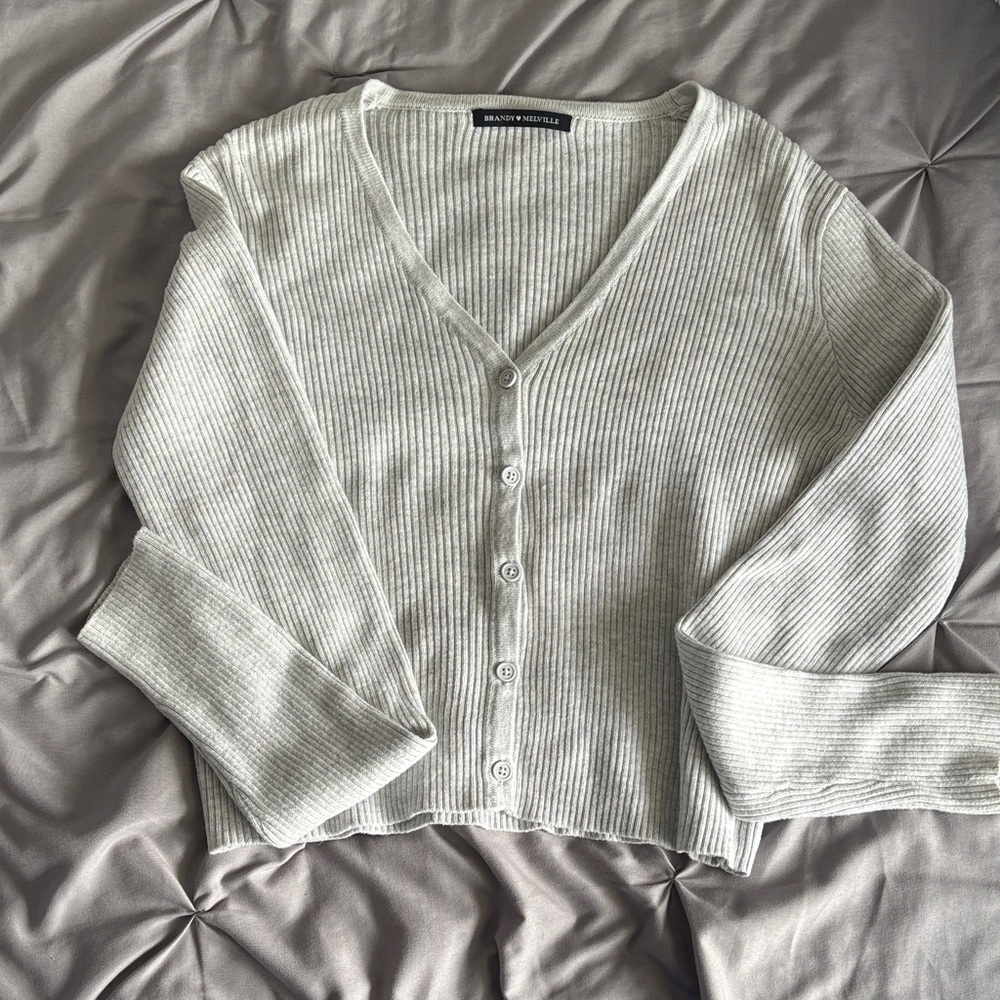 Brandy Melville Light Gray Ribbed V-Neck Button-Up Cardigan